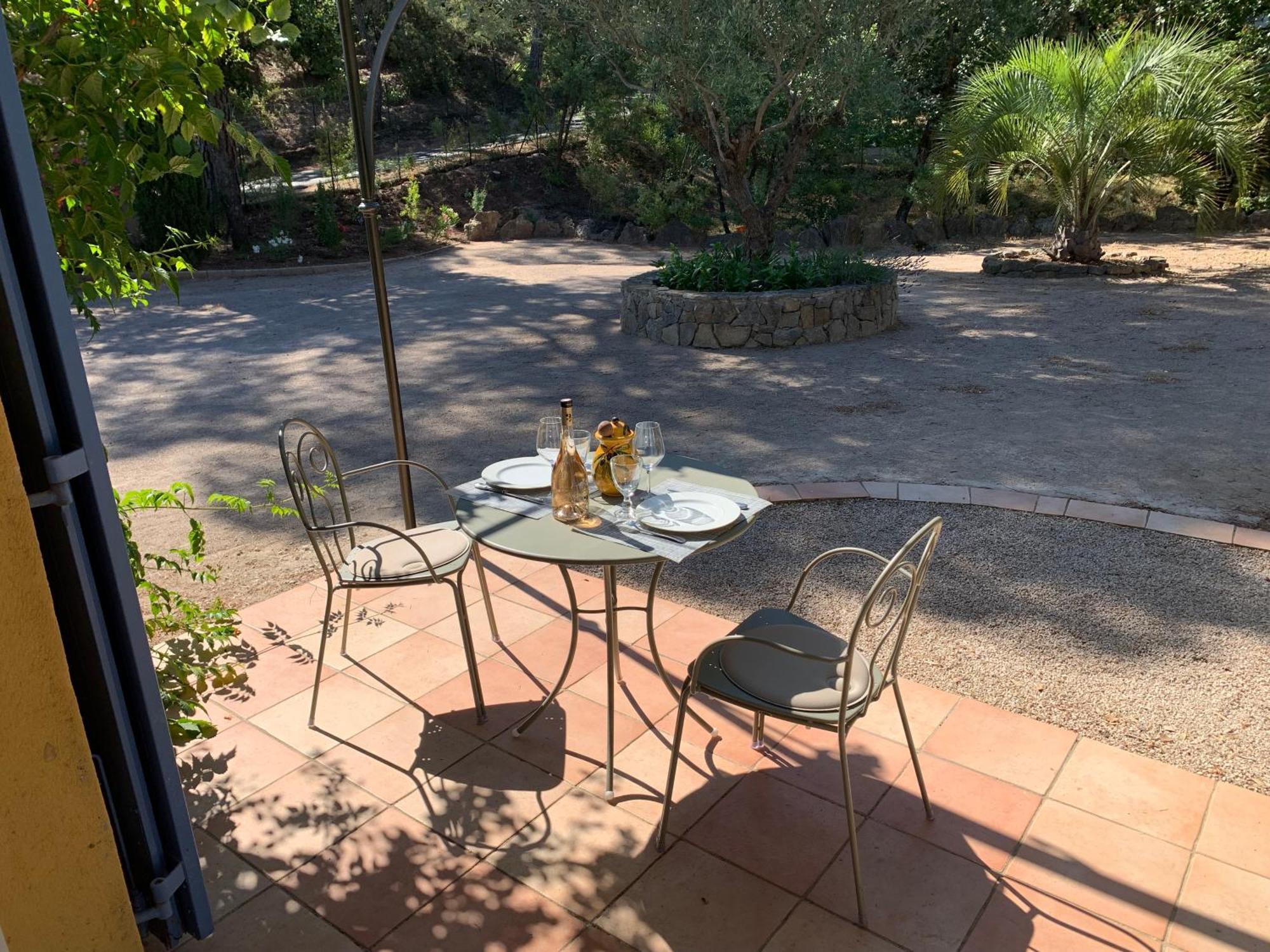 Sous Les Pins Parasols Vidauban Extérieur photo