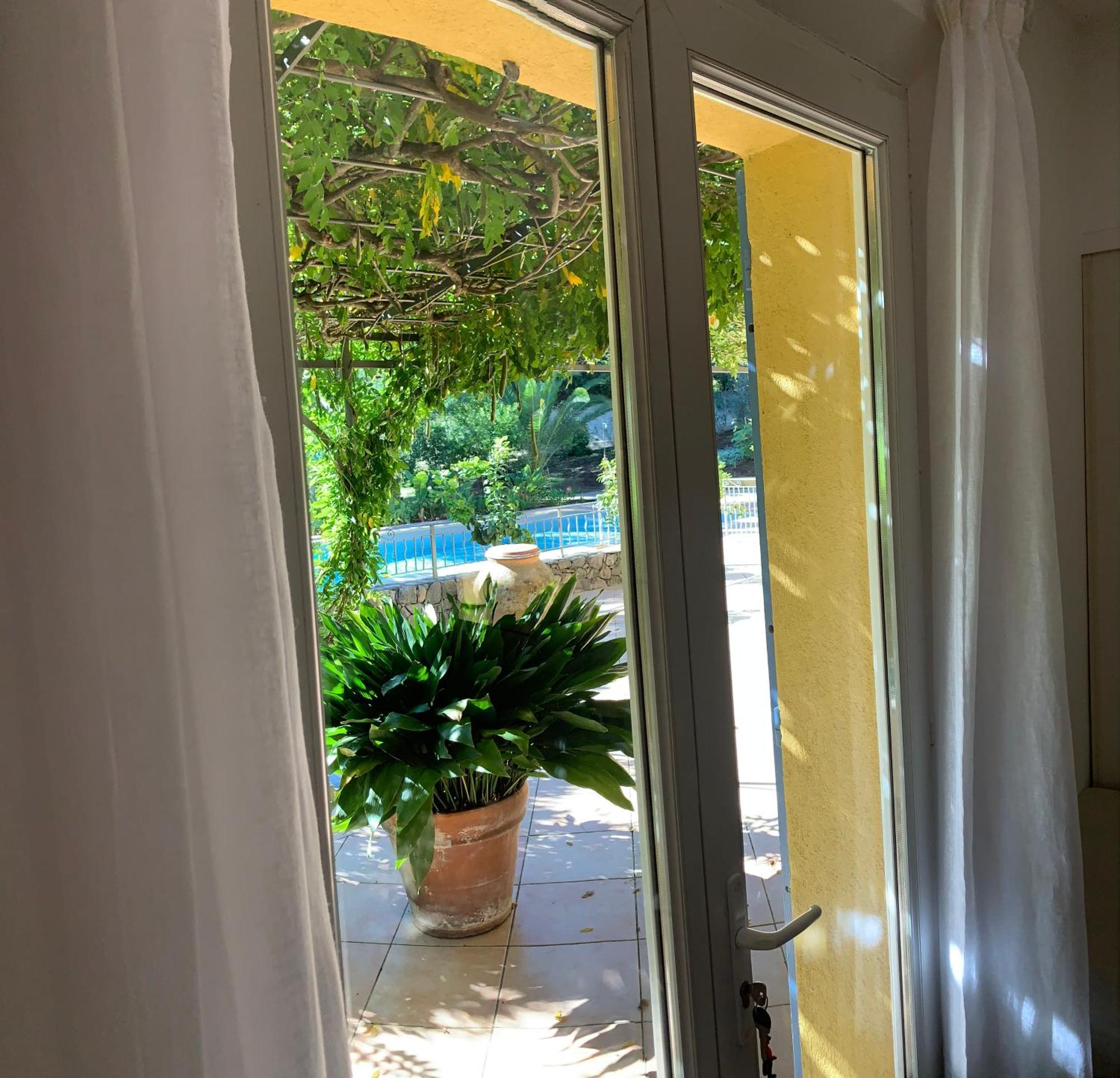 Sous Les Pins Parasols Vidauban Extérieur photo